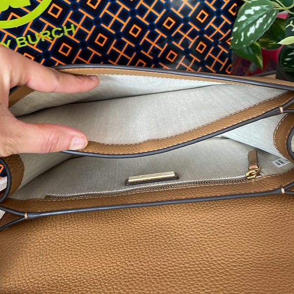 New , authentic britten medium adjustable shoulder bag - Picture 10 of 16